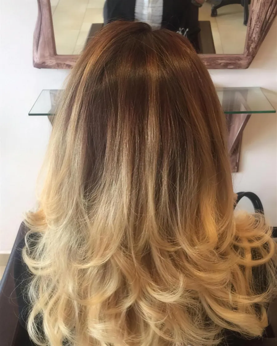 Ombré mit weichem Übergang zu Blond, im Salon